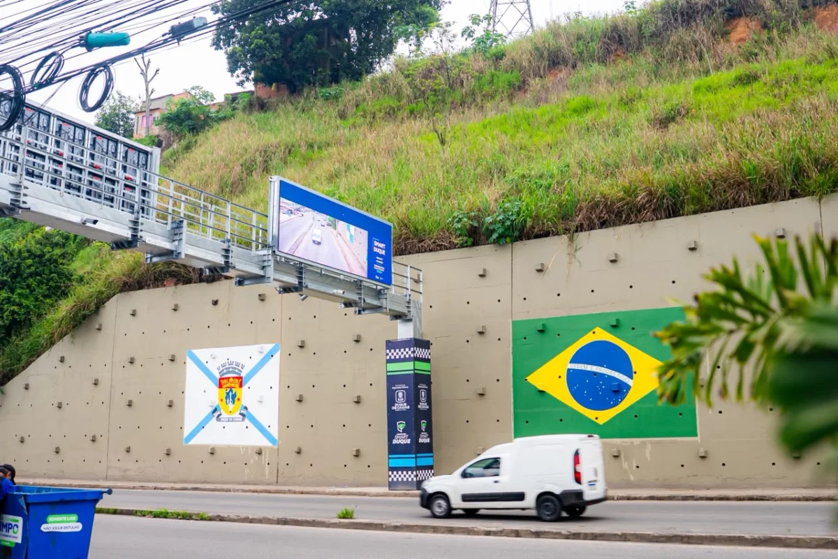 Duque de Caxias reforça segurança pública com mais de 500 agentes, 100 viaturas e monitoramento inteligente