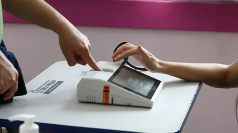 Eleitor sem biometria pode votar no segundo turno das eleições