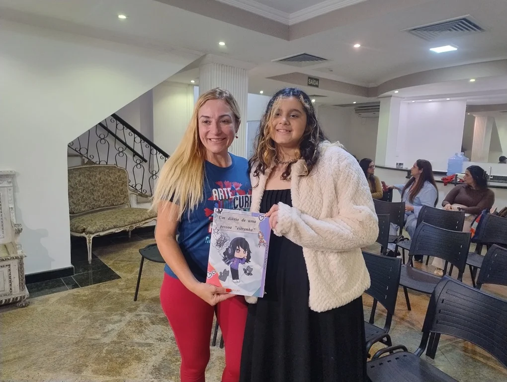 Emoção marca o lançamento de “Um diário de uma pessoa estranha”