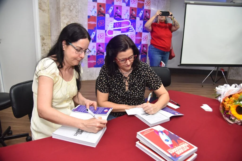 Faetec lança livro “Futuros Sonhadores” e celebra histórias de transformação na ETE Adolpho Bloch
