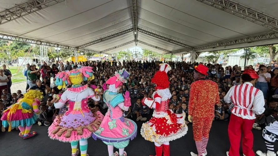 Festival da Alegria leva o encanto do circo e muita diversão para as crianças de rede municipal de Araruama