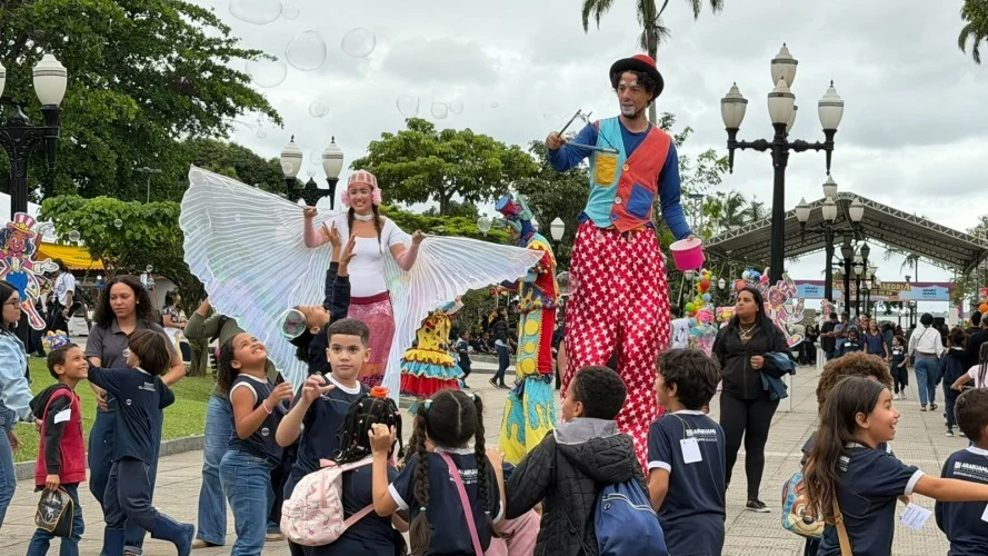 Festival da Alegria reúne quase 12 mil crianças da rede municipal de Araruama