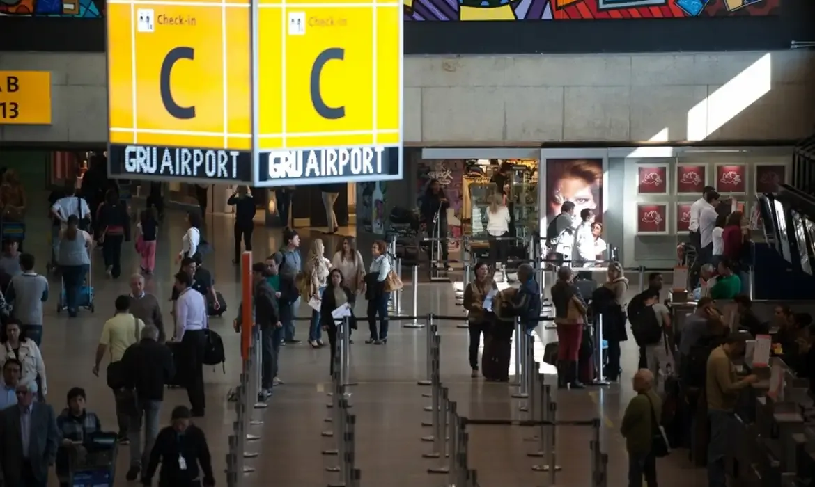 Finados: 2 milhões de passageiros devem passar por aeroportos do país
