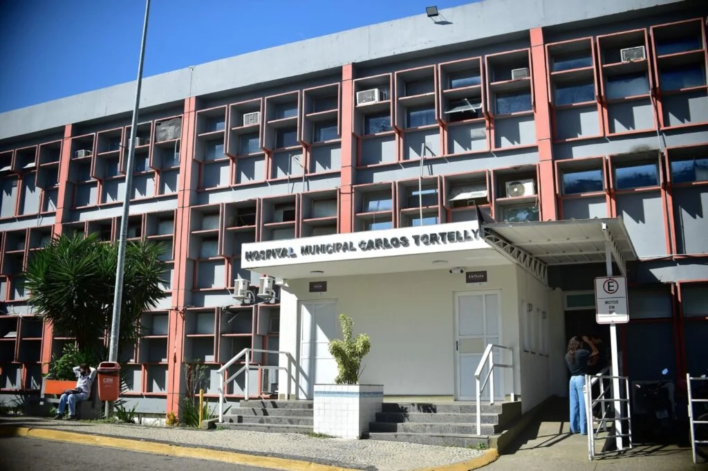 Hospital Municipal Carlos Tortelly, em Niterói, amplia capacidade assistencial após investimentos
