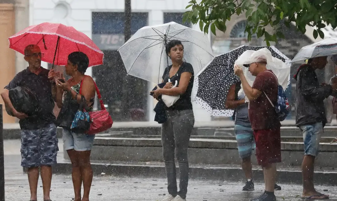 Inmet alerta para chuvas no Norte, Sudeste e Centro-Oeste
