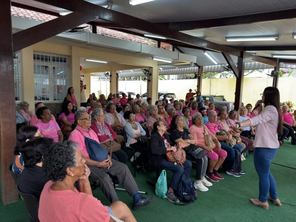 Maricá orienta idosos sobre prevenção do câncer de mama