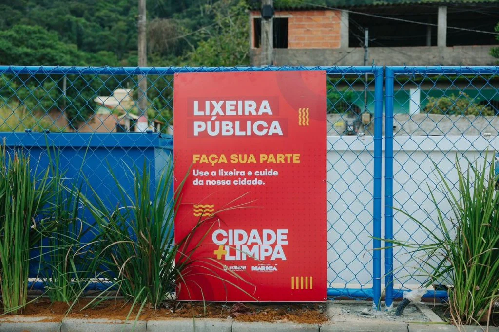 Maricá reforça limpeza urbana com instalação de novas lixeiras