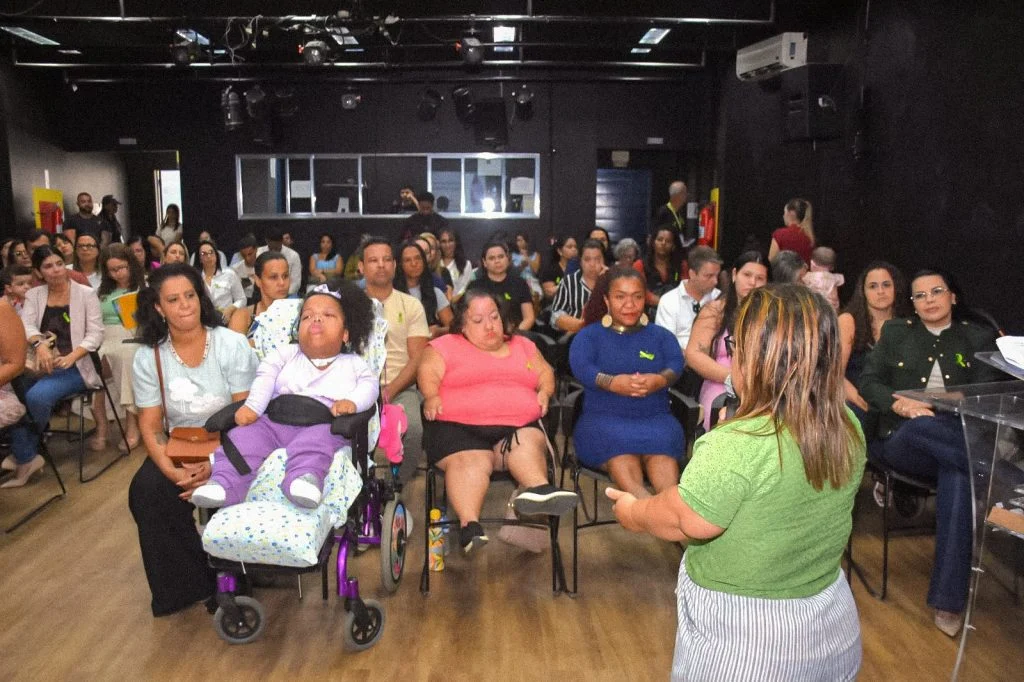 Maricá reúne especialistas e familiares em debate sobre inclusão e respeito às pessoas com nanismo