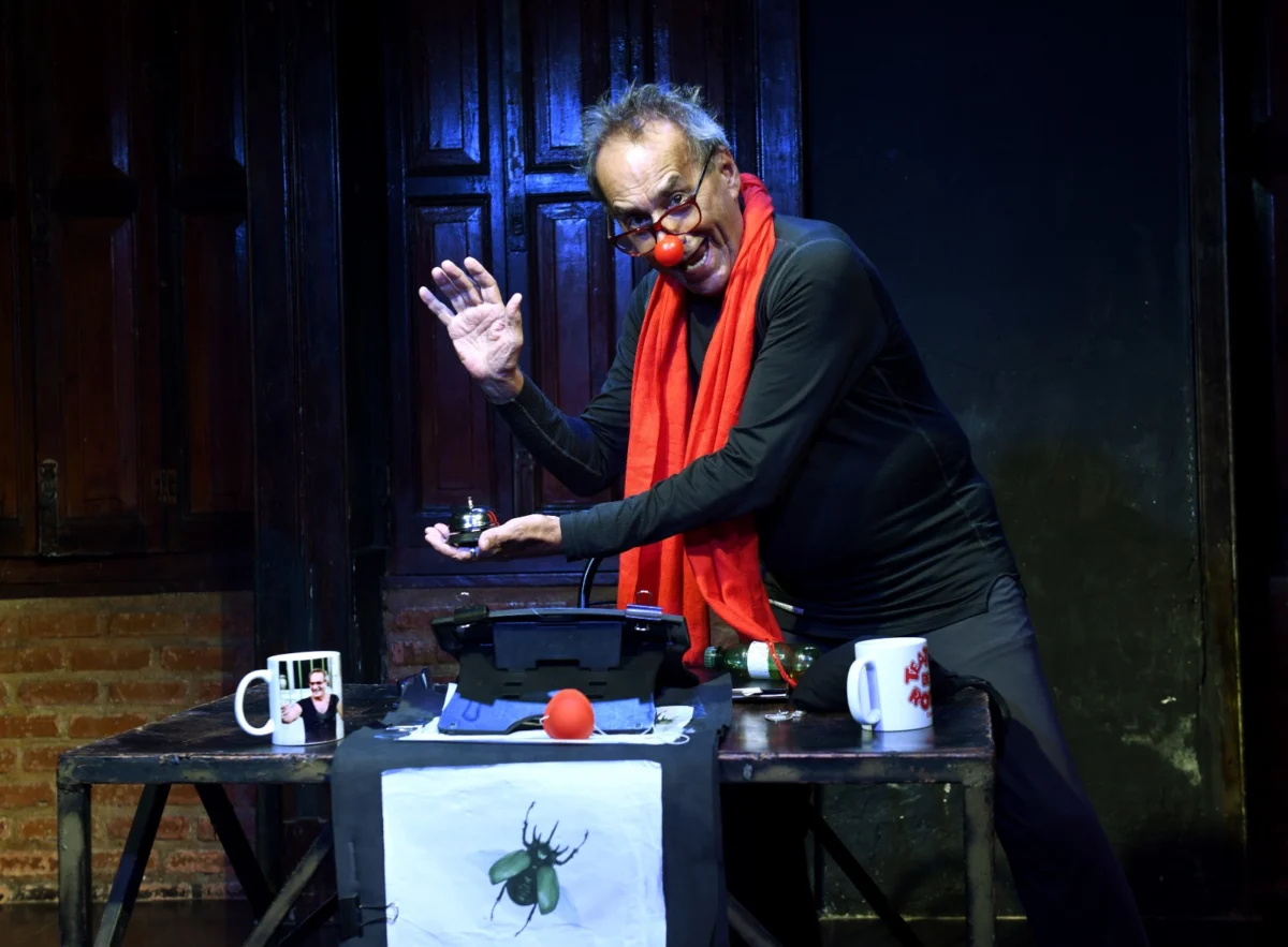 Monólogo ‘É o Otimismo que faz o Besouro Voar’ será encenado no Teatro Maestro Franklin de Carvalho Junior, em Volta Redonda, na segunda-feira (26)