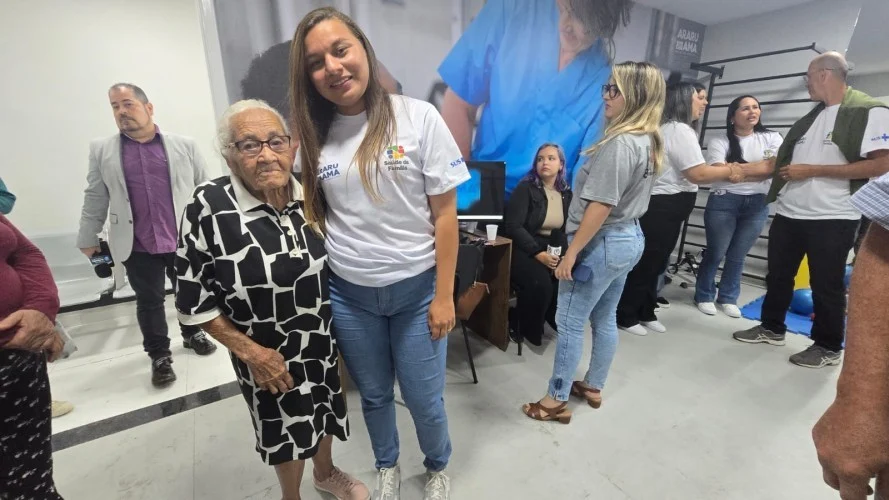 Moradora mais idosa de Araruama de 112 anos comemora transformação da UBS de Paracatu