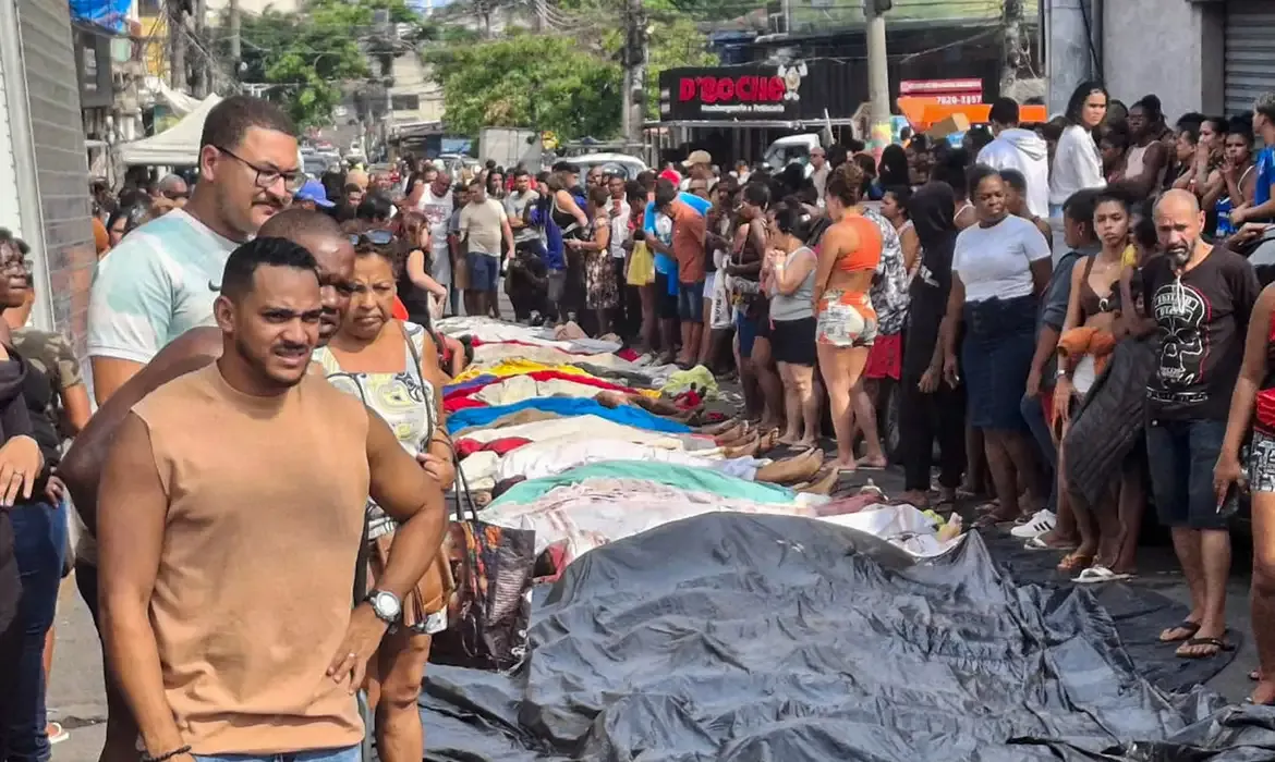 Movimentos sociais no Rio lembram vítimas da Operação Contenção