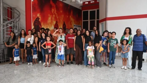 Museu Histórico do CBMERJ recebe visitantes de Araruama em ação de valorização da memória dos Bombeiros