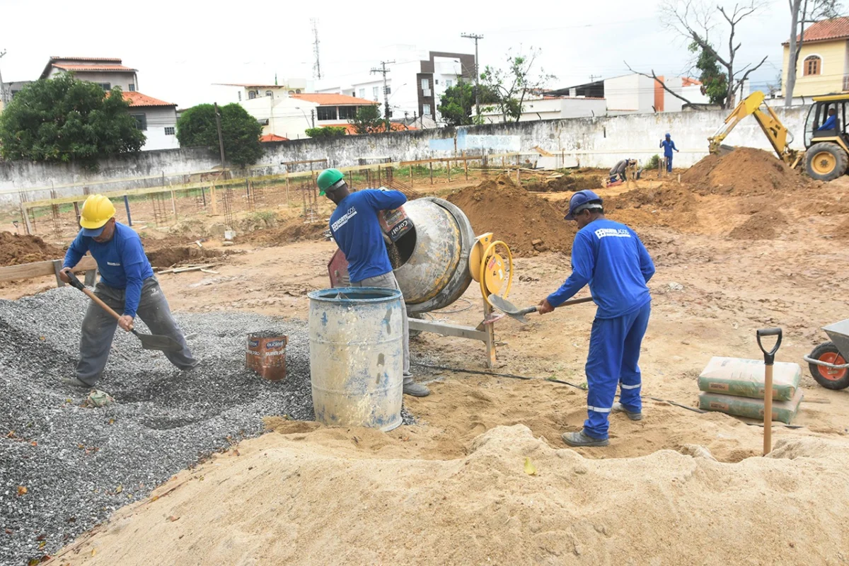 Obras da nova Escola Dr. Alcindor Bessa avançam na fase estrutural no Turf-Club
