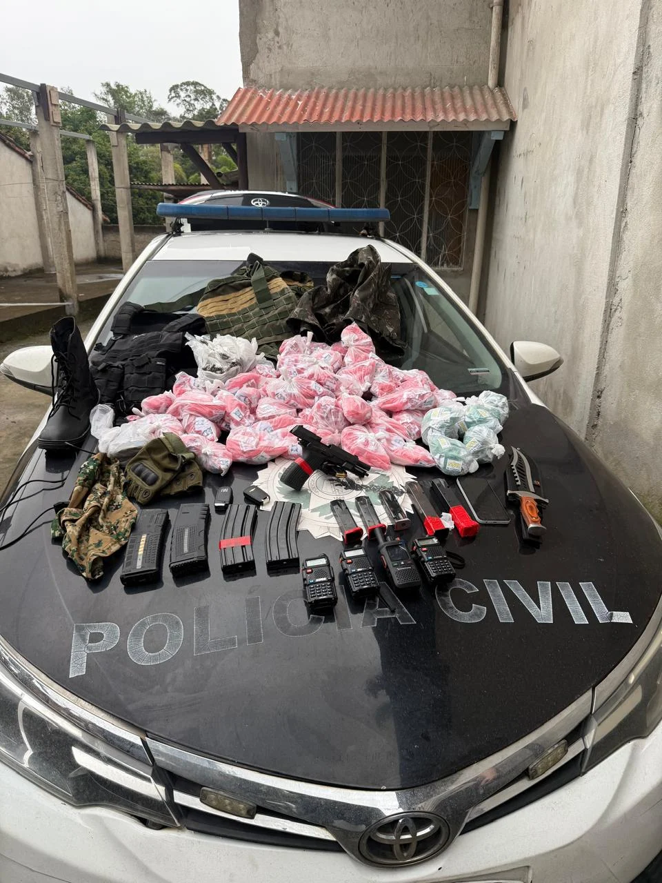 Operação da Polícia Civil e do BAC prende suspeito de envolvimento na invasão da Vila Brasília, em Volta Redonda