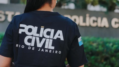 Polícia Civil apreende drogas e motocicleta sem placa em Itaboraí