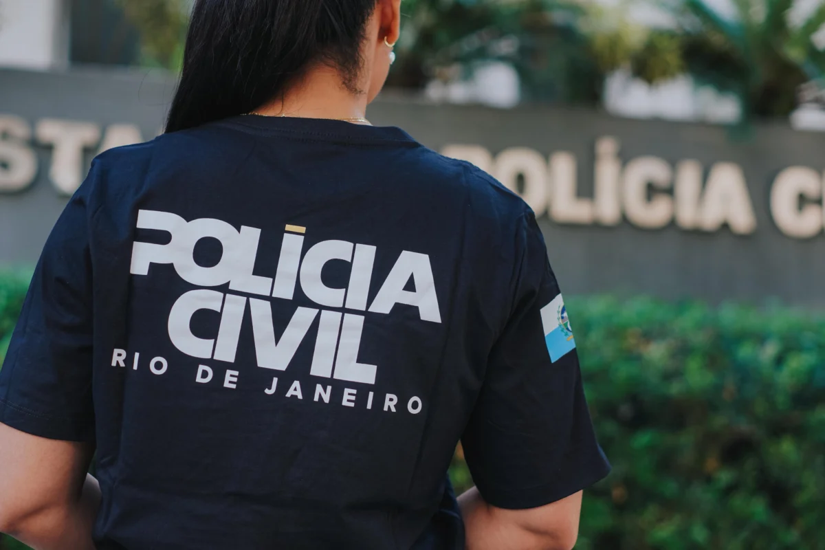 Polícia Civil e Polícia Militar prendem criminoso com moto clonada em Botafogo