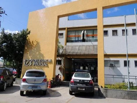 Polícia Civil prende homem investigado por agredir cachorro em Macaé