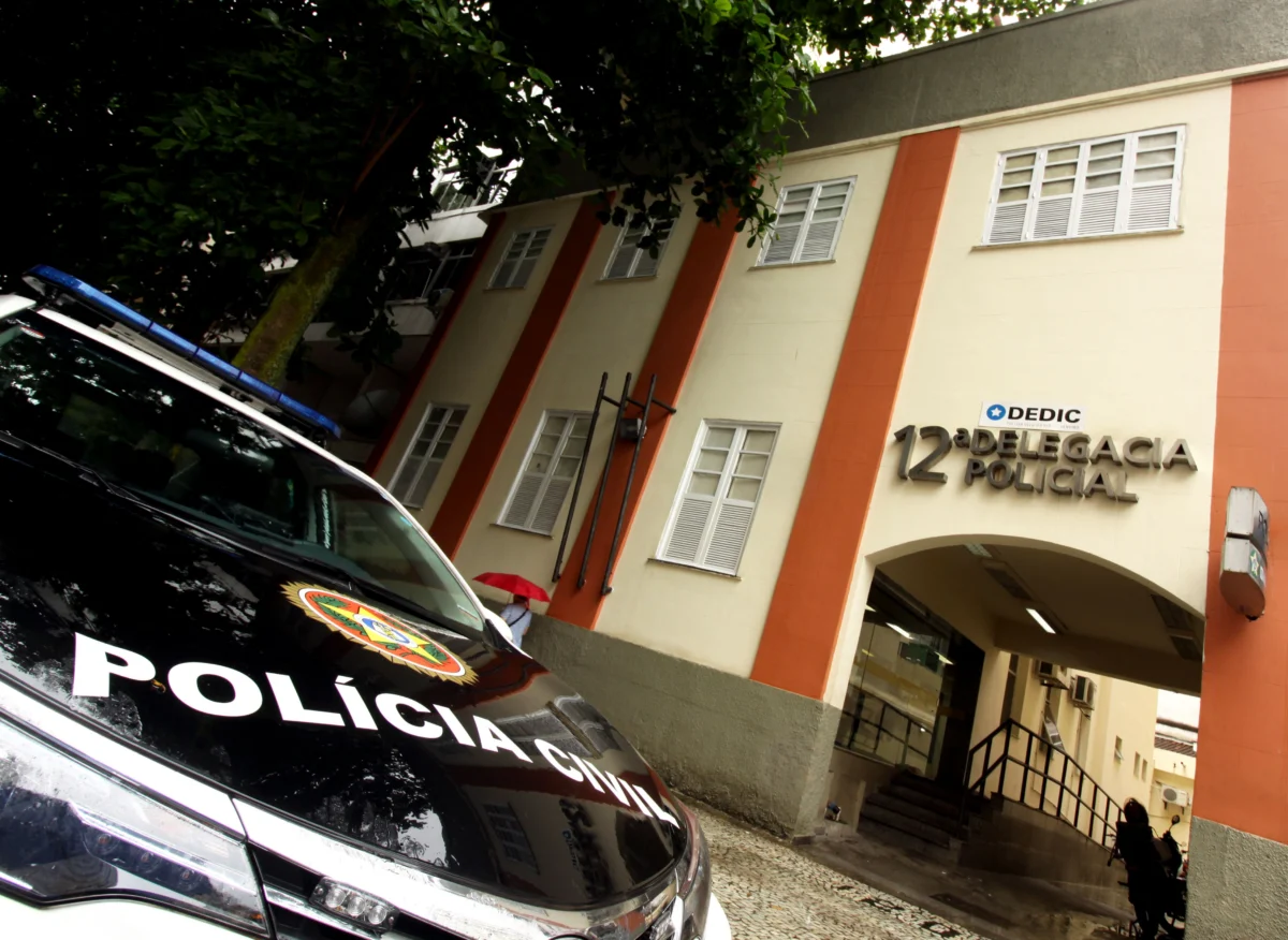 Polícia Civil prende homem por furtar carne em supermercado de Copacabana