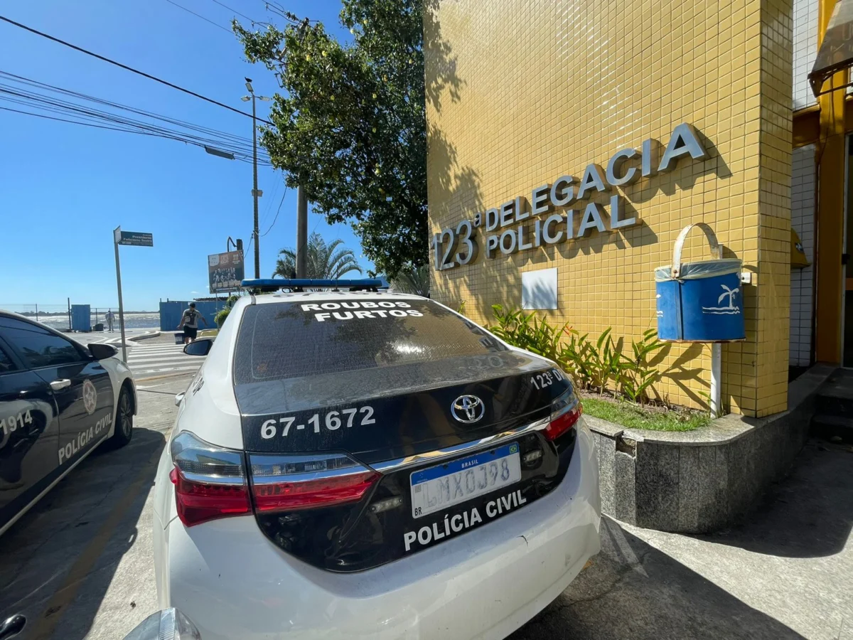 Polícia Civil prende três homens e apreende adolescente por tráfico de drogas em Macaé