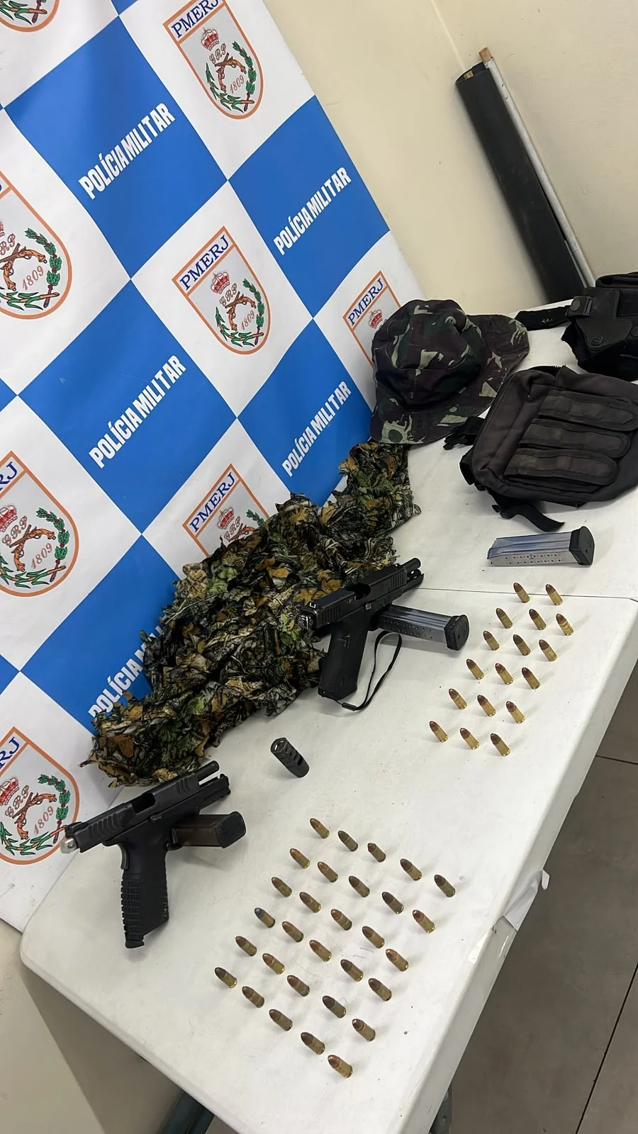 Polícia Militar detém suspeito de recrutar criminosos envolvidos na invasão da Vila Brasília, em Volta Redonda