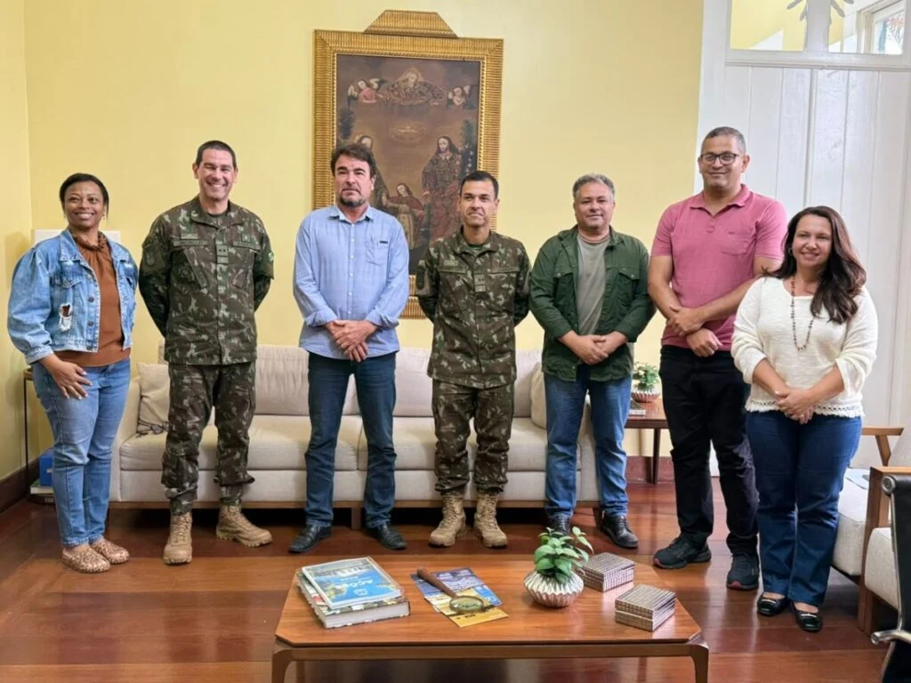 Prefeito Marcelo Batista recebe representantes da Junta Militar em Quissamã