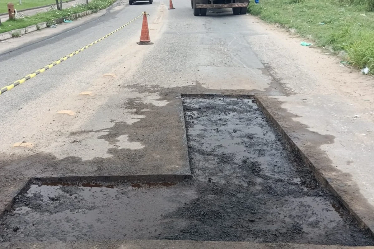 Prefeitura com manutenção de vias em Lagoa de Cima, Farol de São Tomé e ruas da cidade