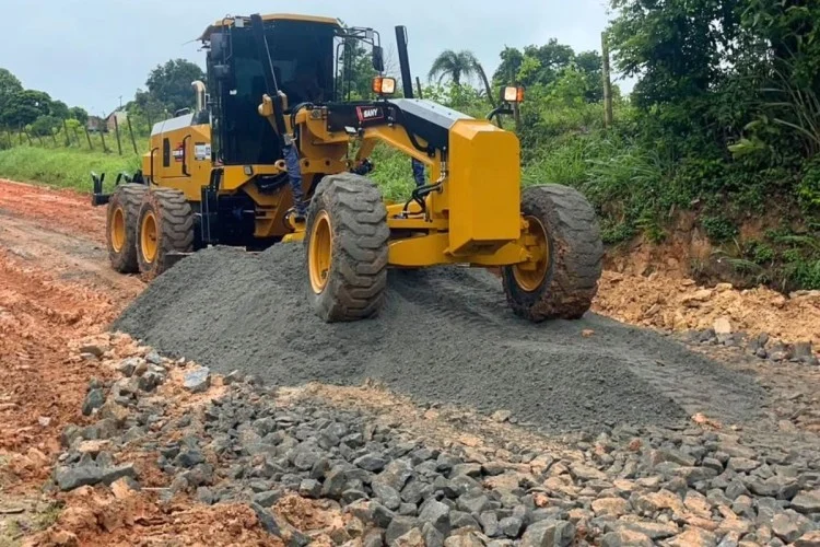 Prefeitura de Araruama realiza manutenção na Estrada de Sobradinho, em São Vicente