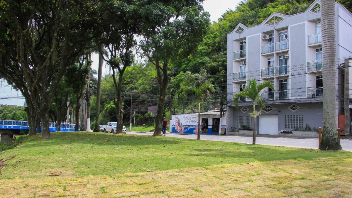 Prefeitura de Barra Mansa realiza melhorias em área da Beira-Rio, no Ano Bom