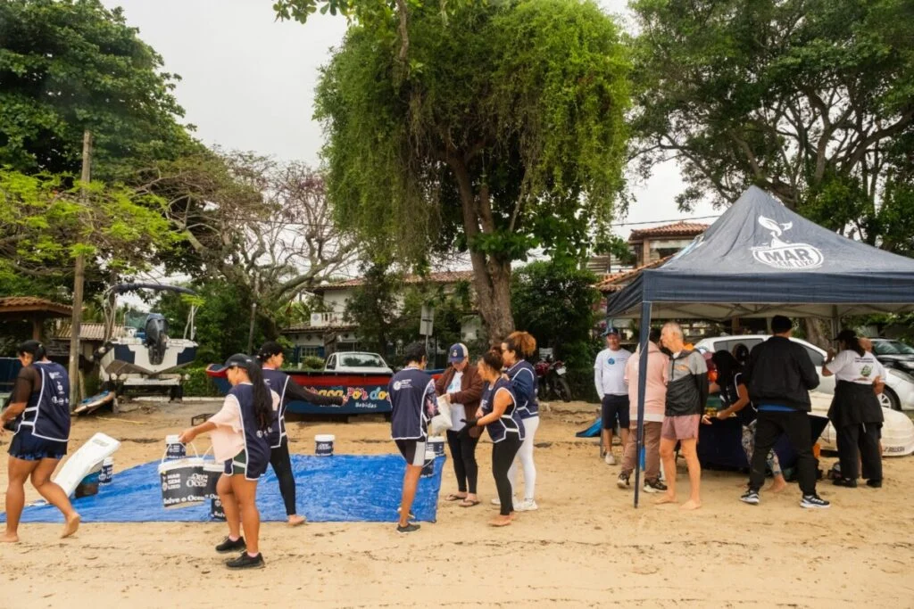 Prefeitura de Búzios e Projeto Mar Sem Lixo retiram 62 quilos de resíduos da Praia dos Ossos