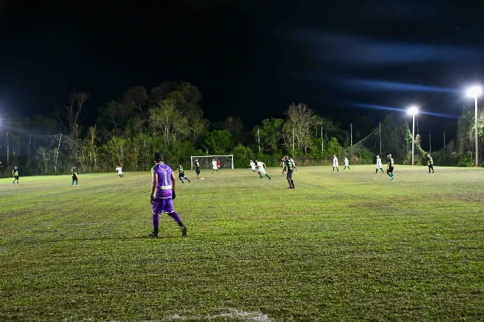 Prefeitura de Resende entrega nova iluminação do campo de Futebol da Serrinha do Alambari