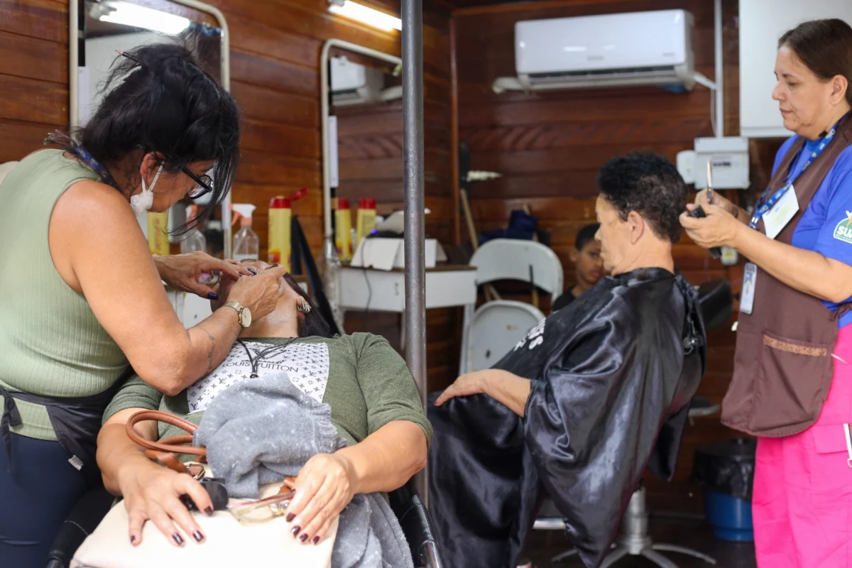 Prefeitura de Volta Redonda promove ação do Outubro Rosa na quadra poliesportiva do Vila Brasília, na sexta-feira (23)