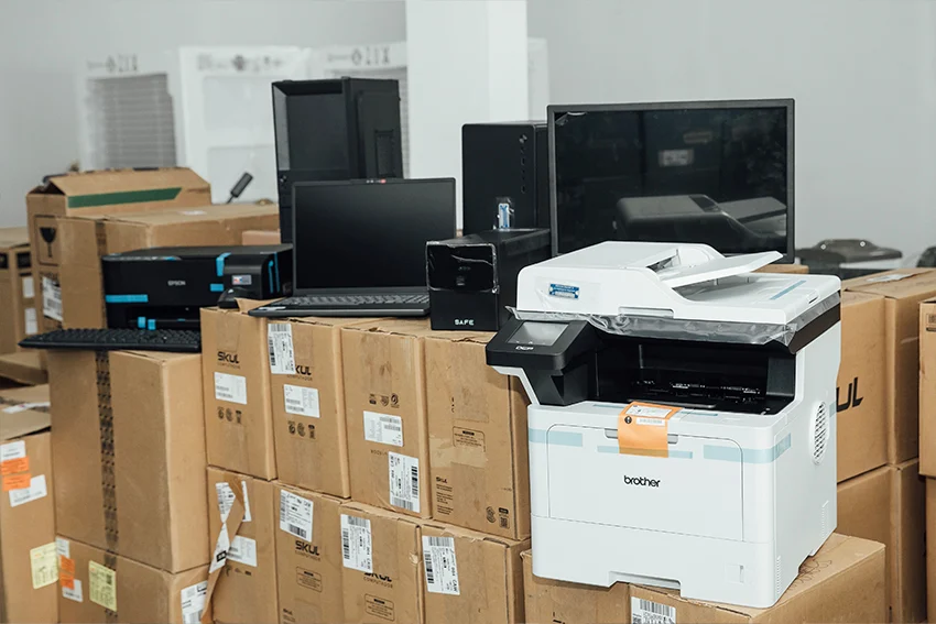 Prefeitura entrega novos equipamentos de informática para escolas da rede municipal