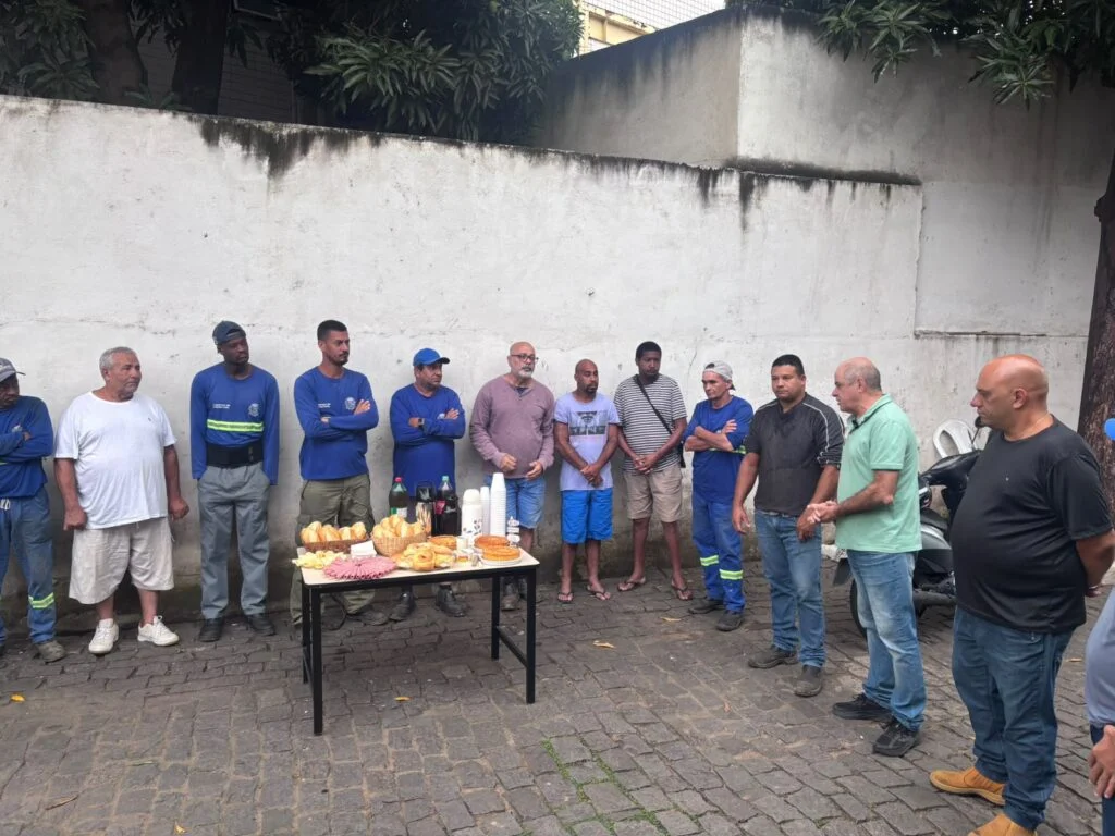 Prefeitura realiza café da manhã em homenagem ao Dia do Coletor de Lixo e destaca valorização dos profissionais