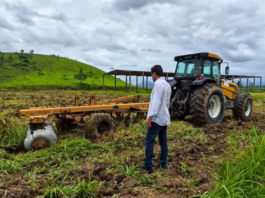 Prefeitura realiza serviços de limpeza e manutenção na ZEN de Quissamã