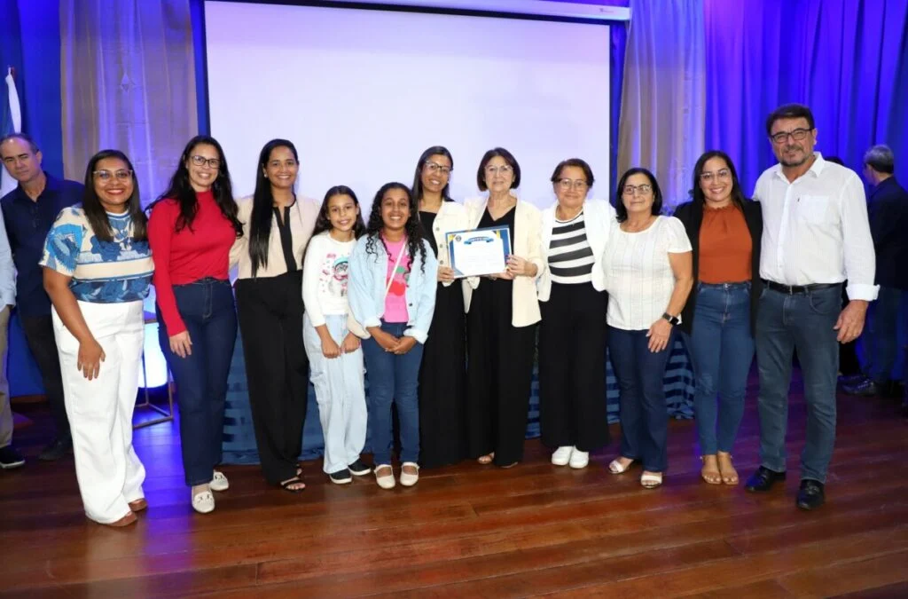 Quissamã homenageia servidores aposentados por dedicação ao serviço público