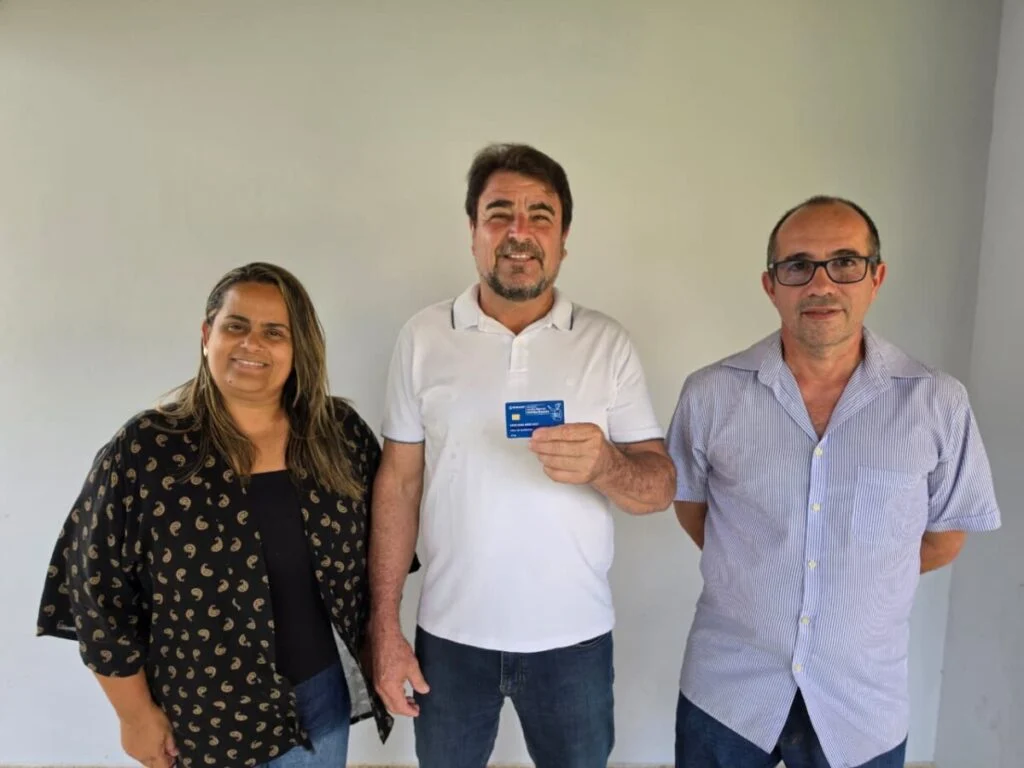 Quissamã investe na Educação com a entrega dos cartões do Programa de Auxílio Material Didático Docente
