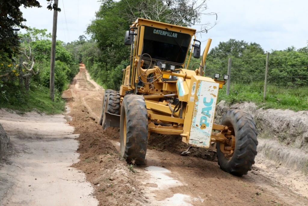 Quissamã retoma manutenção das estradas vicinais após período de chuvas