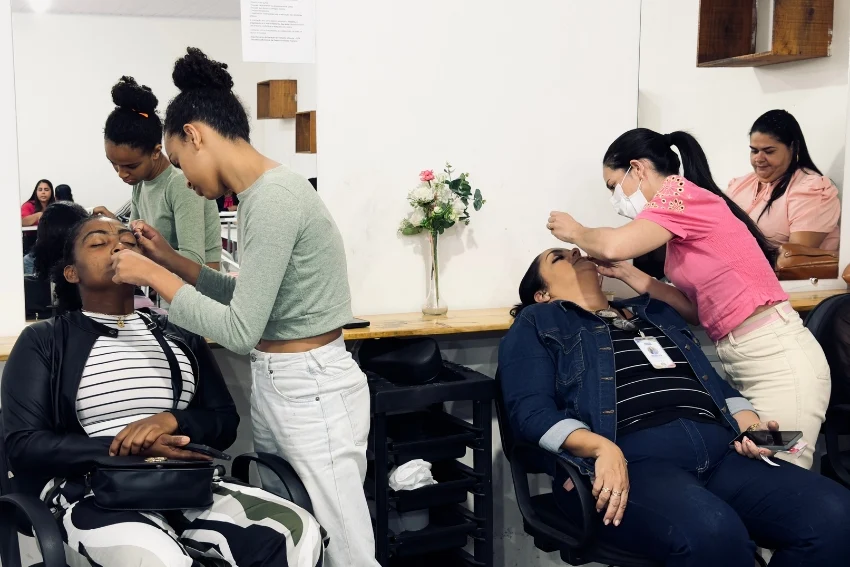 Secretaria de Trabalho e Desenvolvimento Humano promove Dia da Beleza para mulheres conselheiras em alusão ao Outubro Rosa
