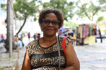 Tomaz Silva/Agência Brasil Rio de Janeiro (RJ), 15/10/2026 – A aposentada Luciana Machado de Oliveira fala à Agência Brasil sobre a aprovação da Proposta de Emenda à Constituição (PEC) que acaba com da escala de trabalho 6x1, no centro do Rio de Janeiro. Foto: Tomaz Silva/Agência Brasil