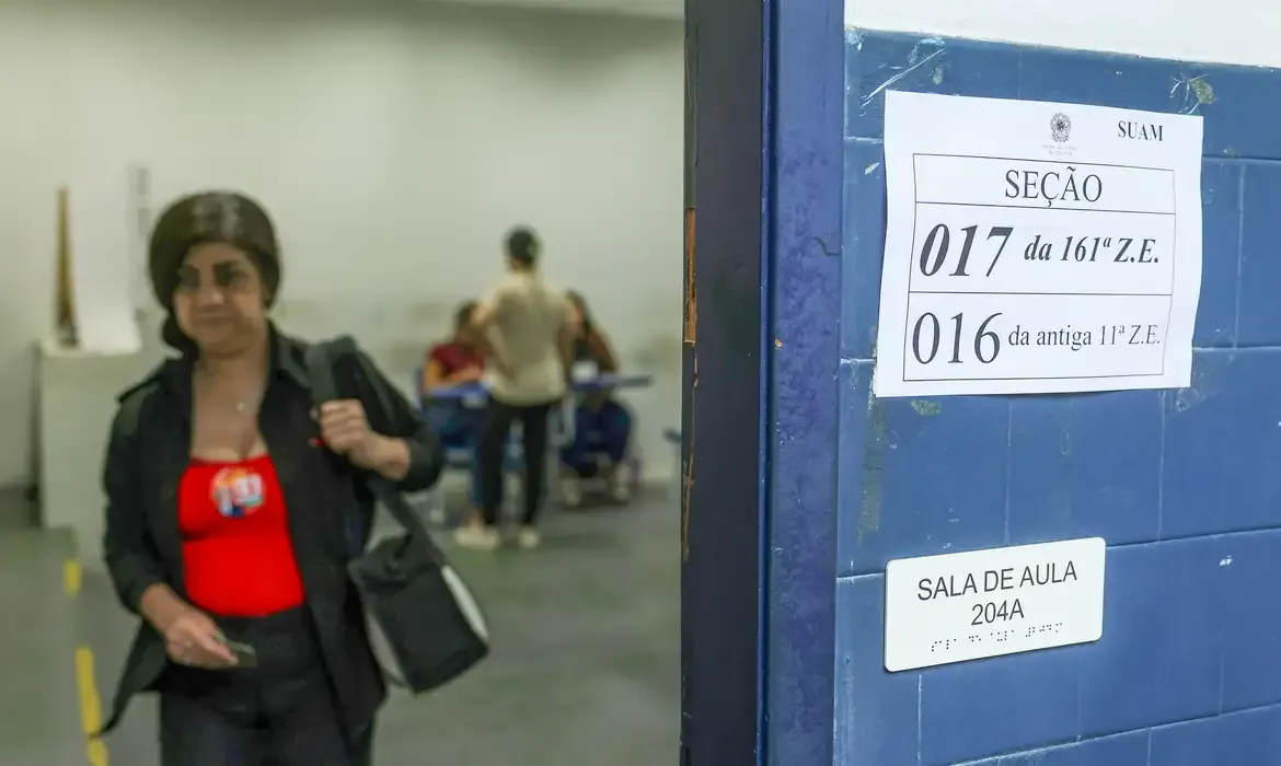 TRE-RJ diz que seções eleitorais ficarão abertas até as 19h